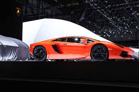 Lamborghini - Lamborghini Aventador supercar del Toro che supera i 255.000 euro